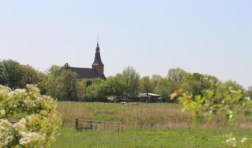 Landschaft vor der Tetenbüller Kirche
