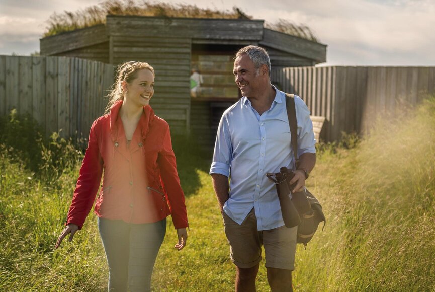 Spaziergang eines Paares im Katinger Watt