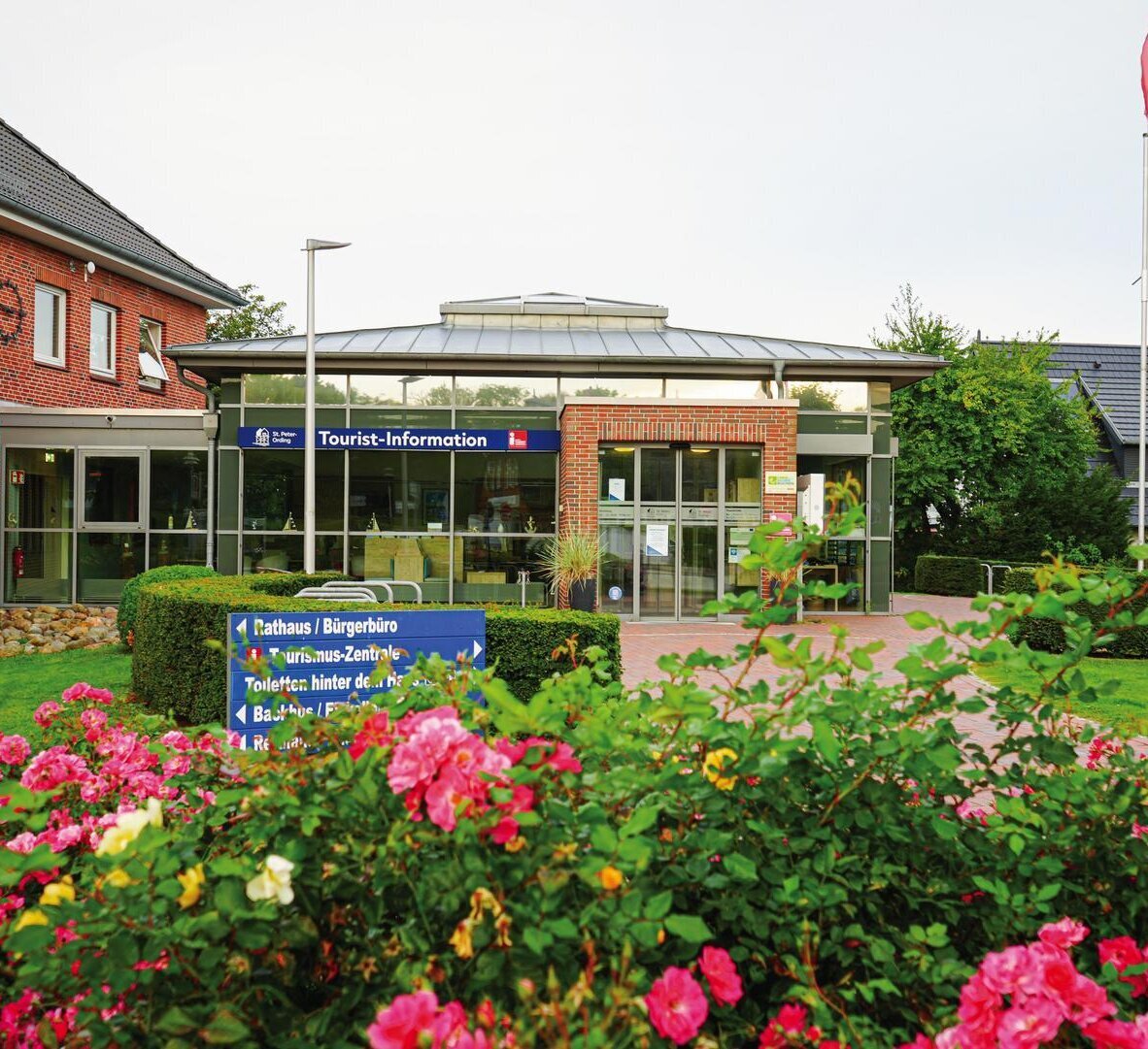 Blick auf die Tourist-Info im Ortsteil Dorf