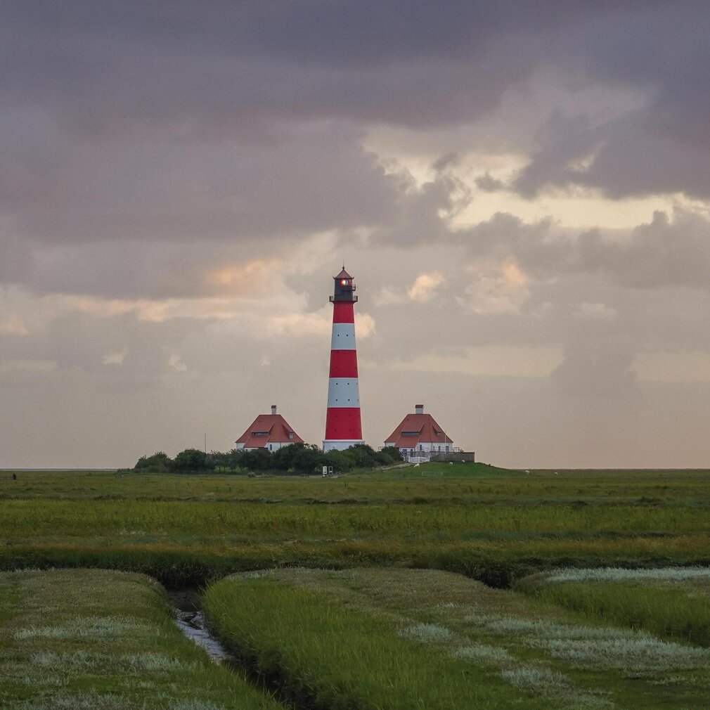 Der Westerhever Leuchtturm bei Abenddämmerung