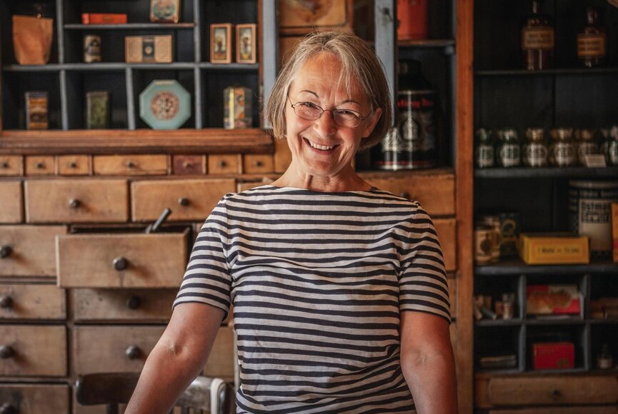 freundliche Mitarbeiterin im Haus Peters