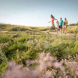 Menschen in der Salzwiese 