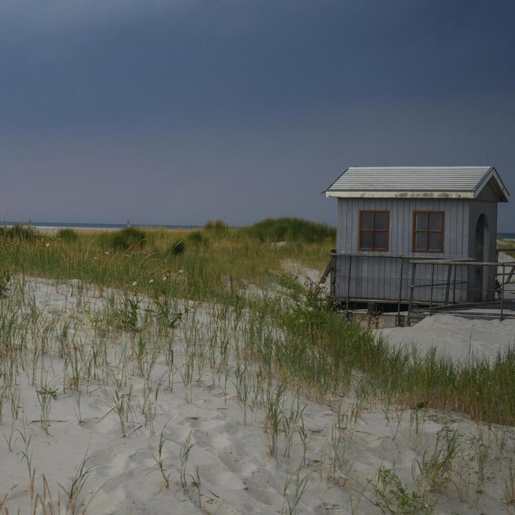 Die Schutzhütte an der Seebrücke in SPO bei Abenddämmerung