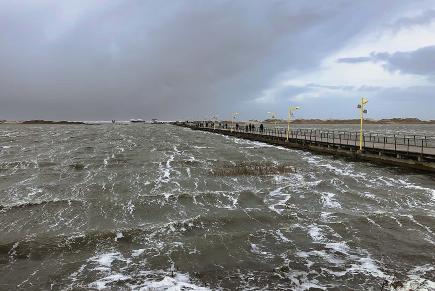 Salzwiesen an der Seebrücke unter Wasser