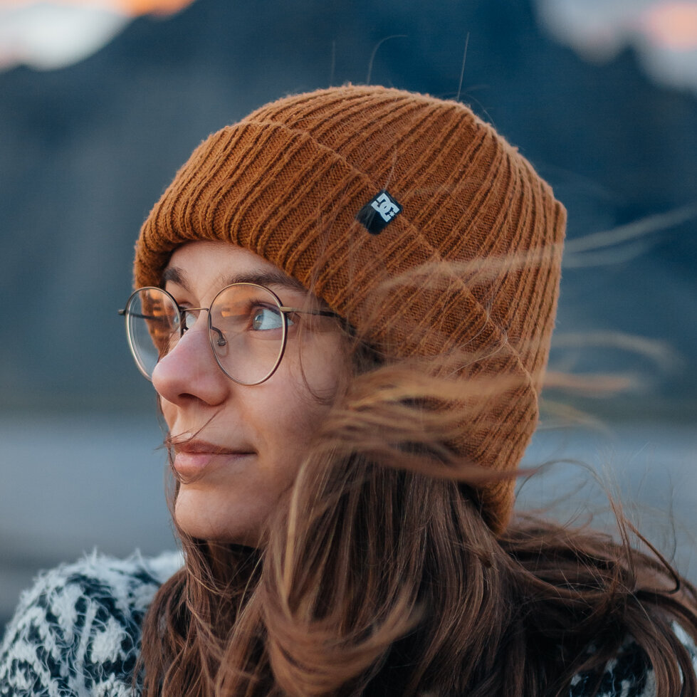 Portrait von Marina Weishaupt am Strand.