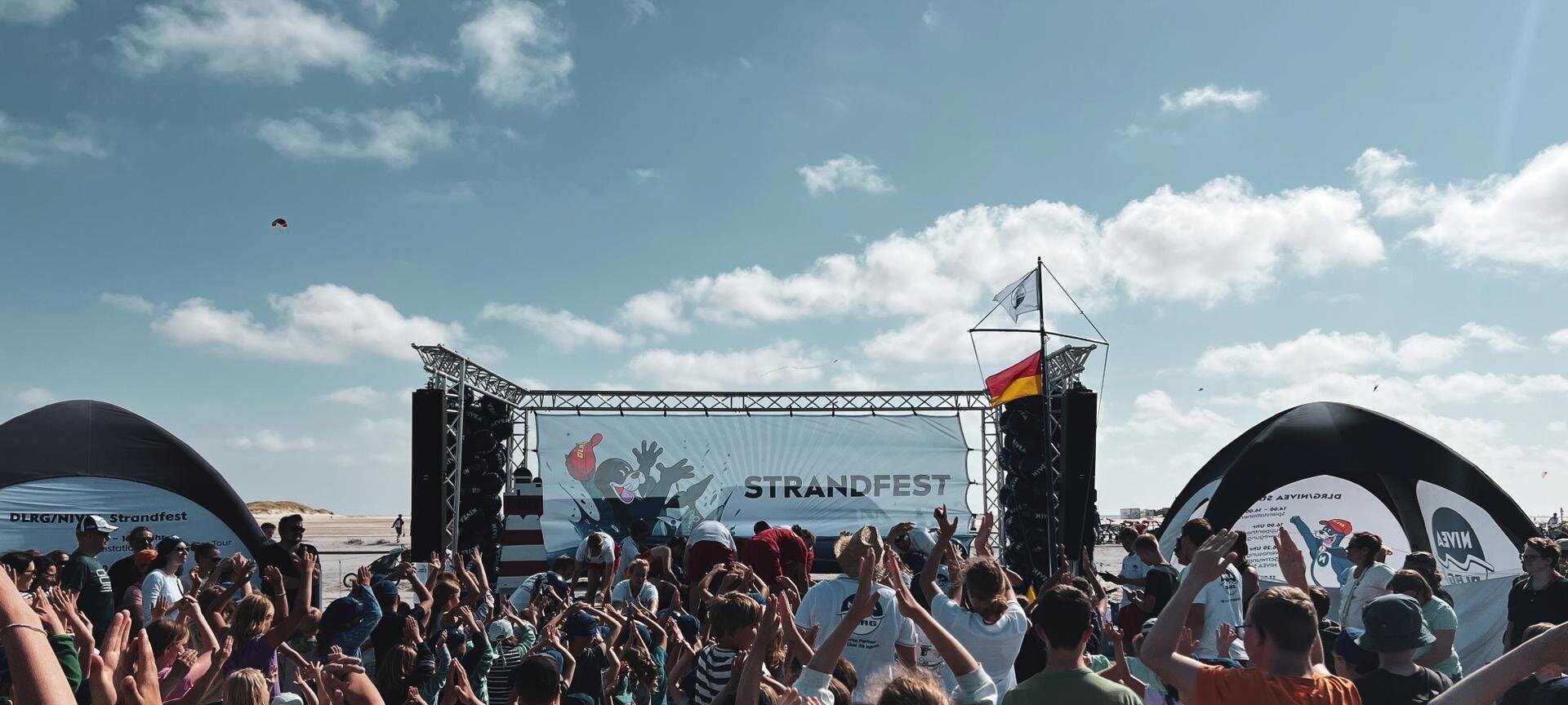 Menschenmenge am Strand beim Nivea Sommerfest