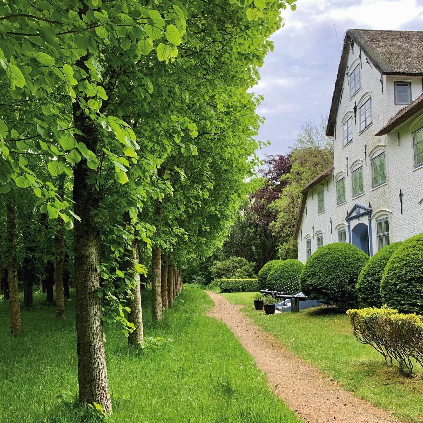 Blick auf den Haubarg im Hochdorfer Garten