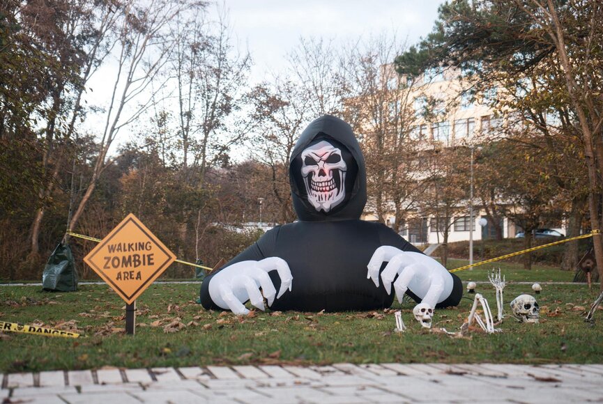 Halloween Decorations on the Erlebnis-Promenade 