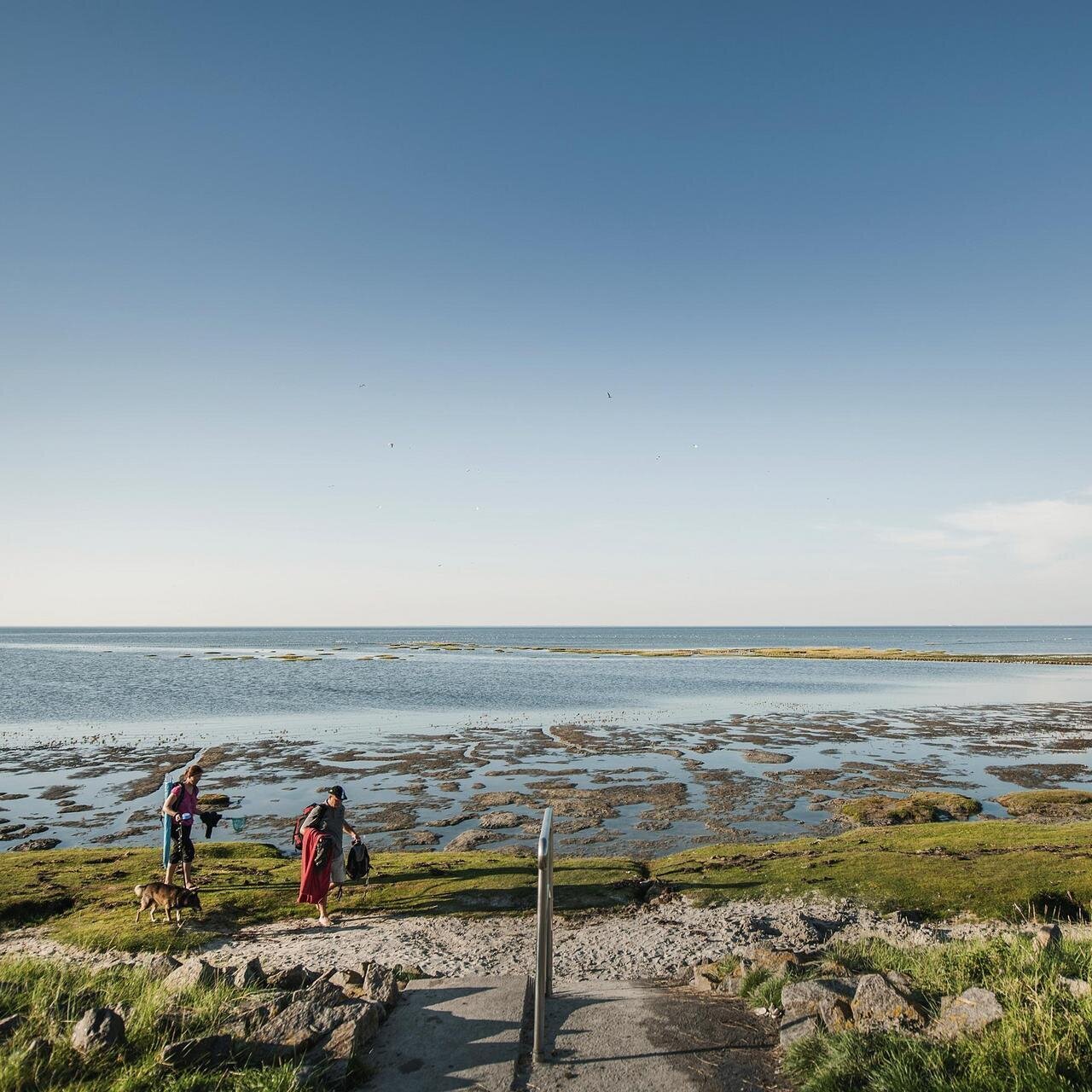 Familie bereit zur Wattwanderung an der Badestelle Stufhusen