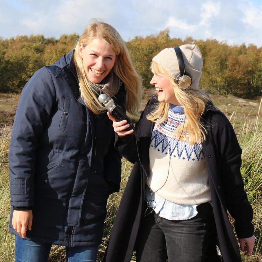 Simone und Katharina unterwegs - unsere Moderatorinnen des Podcasts Deichmomente