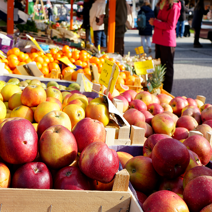 Äpfel und Orangen auf dem Wochenmarkt