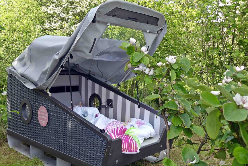 Schlafstrandkorb auf dem Hof Herzleuchten in Garding