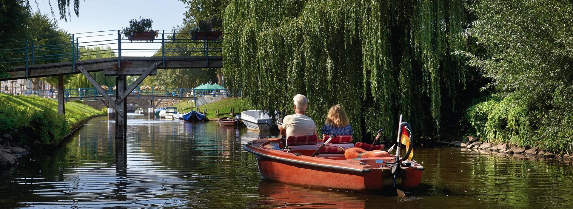 Paar auf einer Bootsfahrt durch die Friedrichstädter Grachten