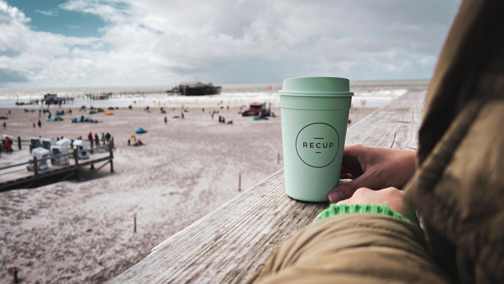 RECUP Becher auf dem Pfahlbau in Ording