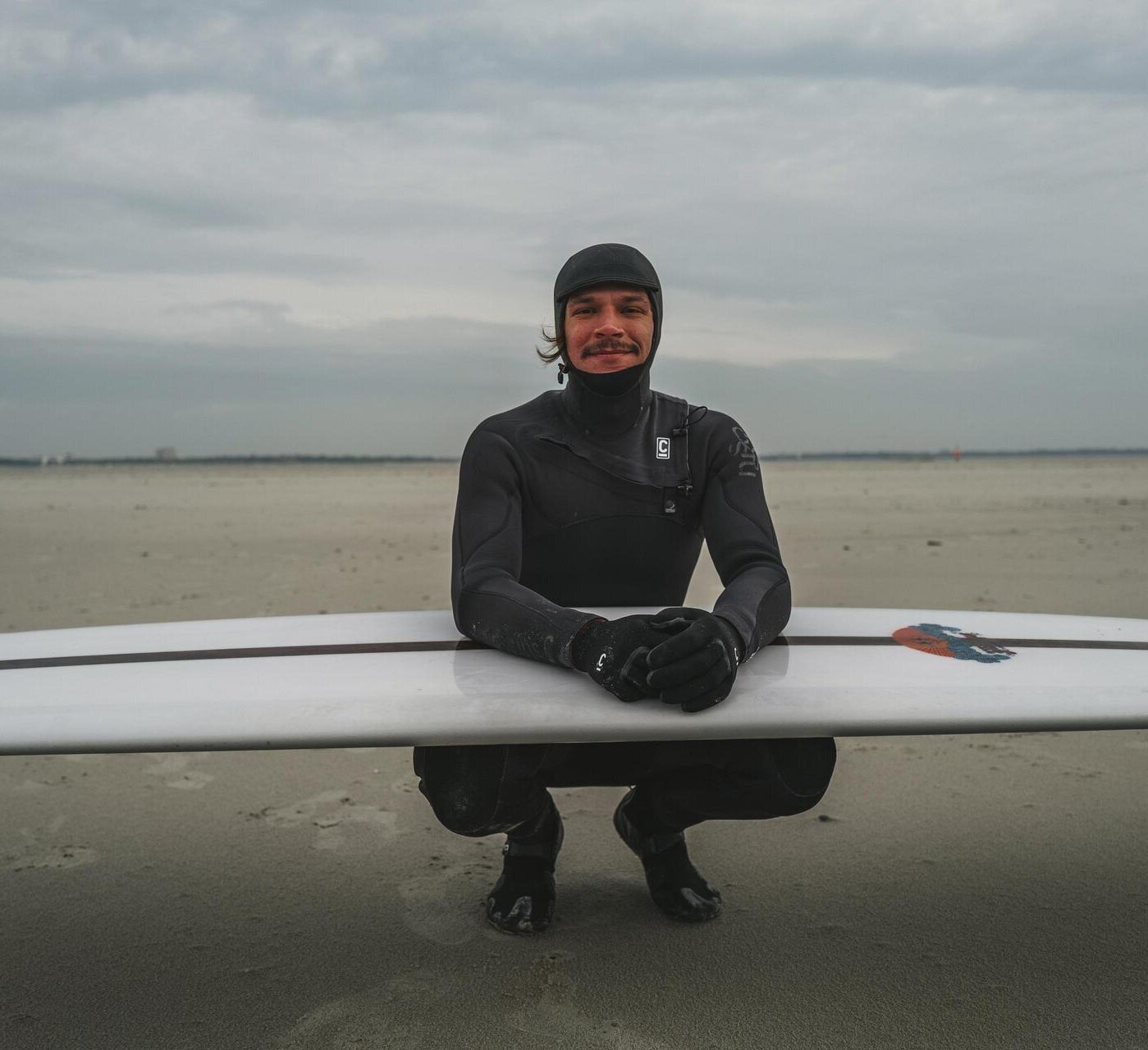 junger, sympathischer Surferboy