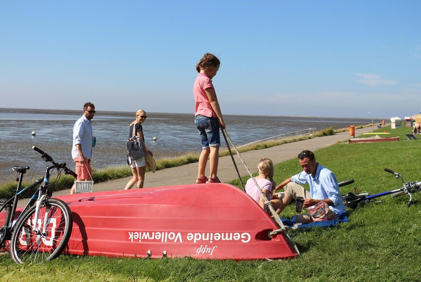 Radtour zum Badestrand Vollerwiek, bewachter Grünstrand, Halbinsel Eiderstedt