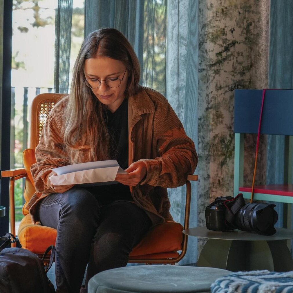 Marina liest die nächste Fotochallenge vor