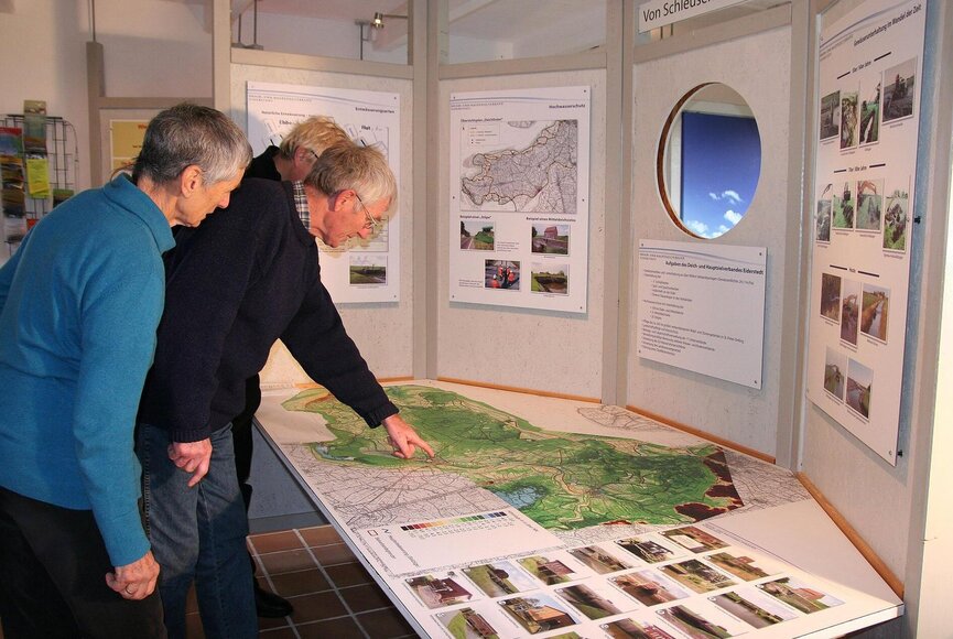 Menschen zur Information im Spökenkieker 