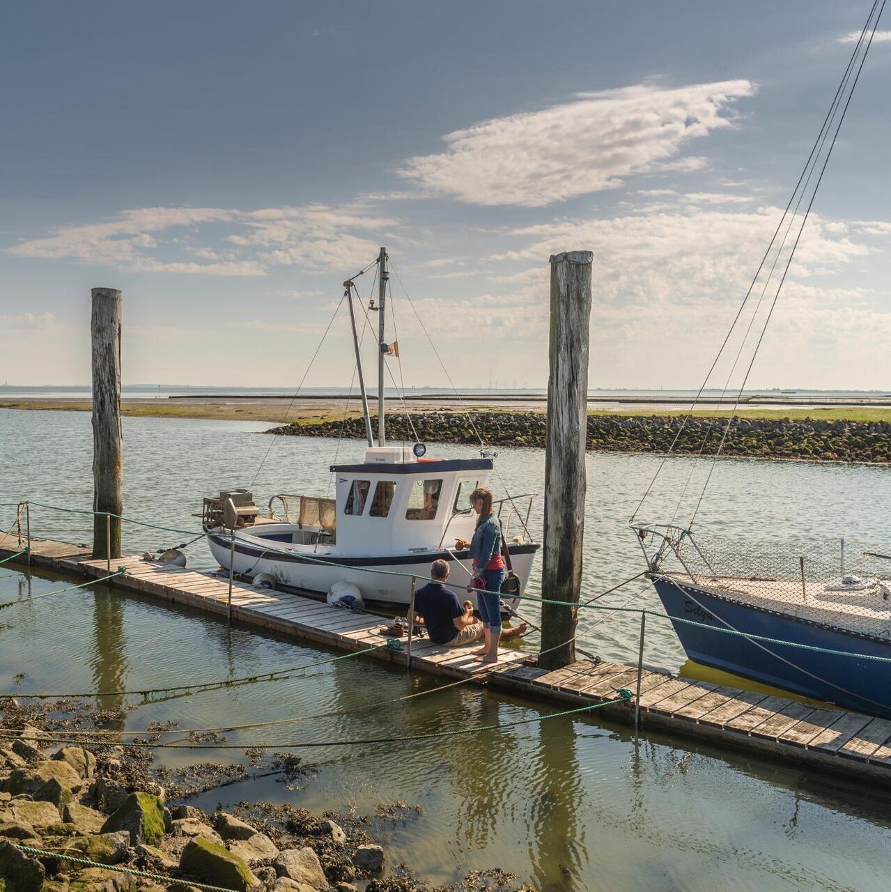Schiff im Hafen von Evershopsiel
