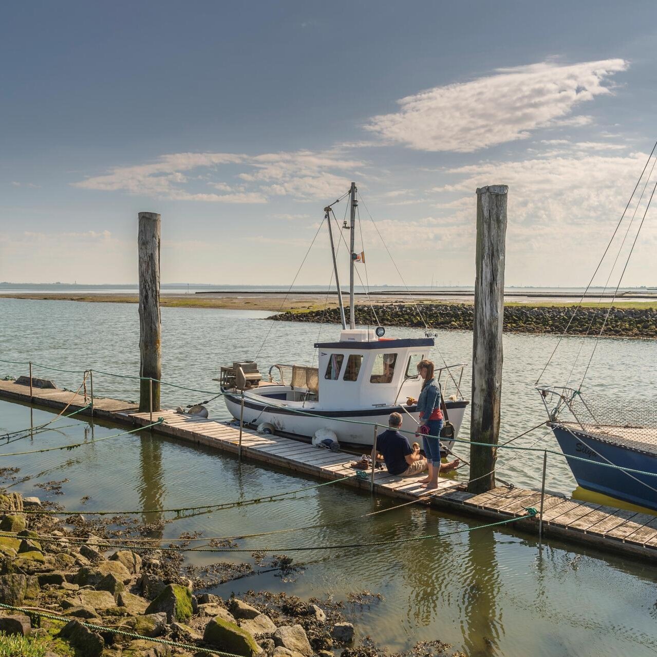 Boot im Hafen von Evershopsiel