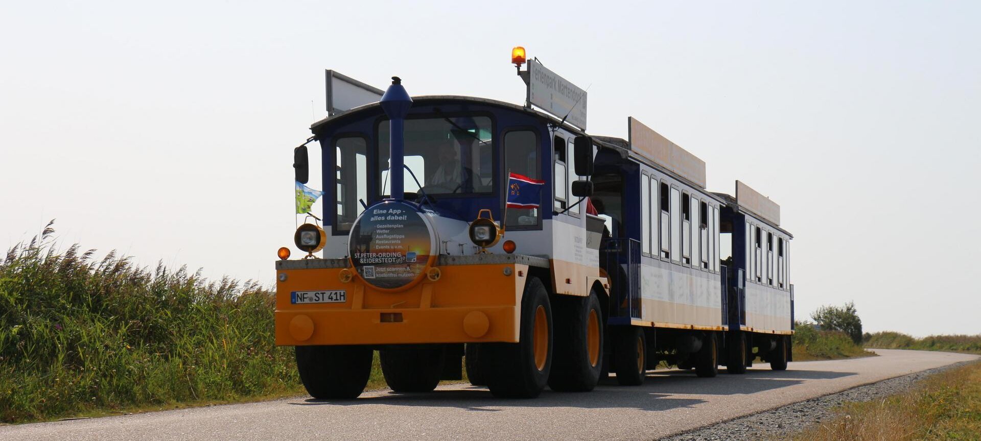 Die Bimmelbahn "Hitzlöper" in Fahrt