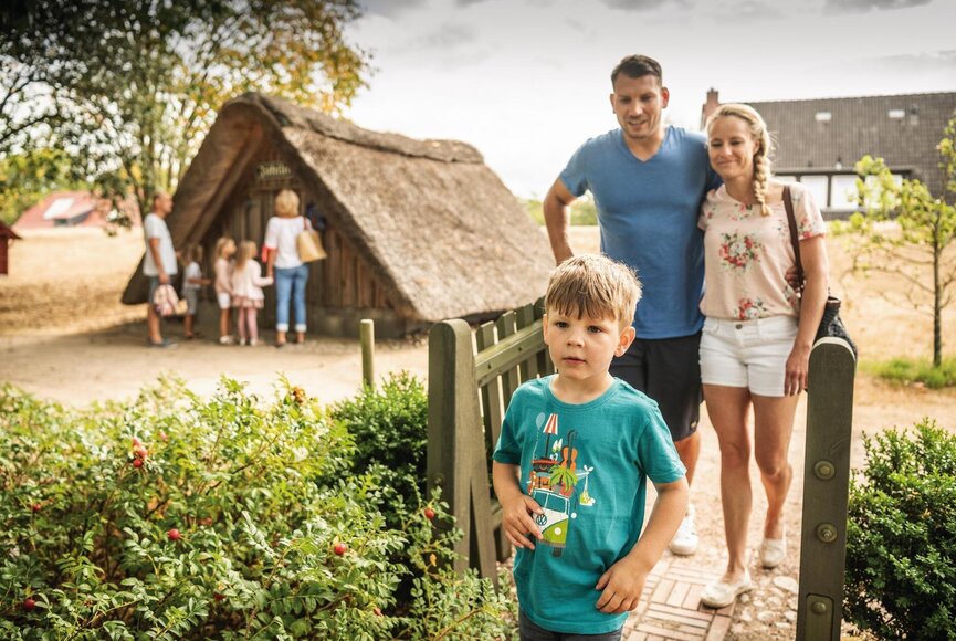 Familie auf der historischen Insel