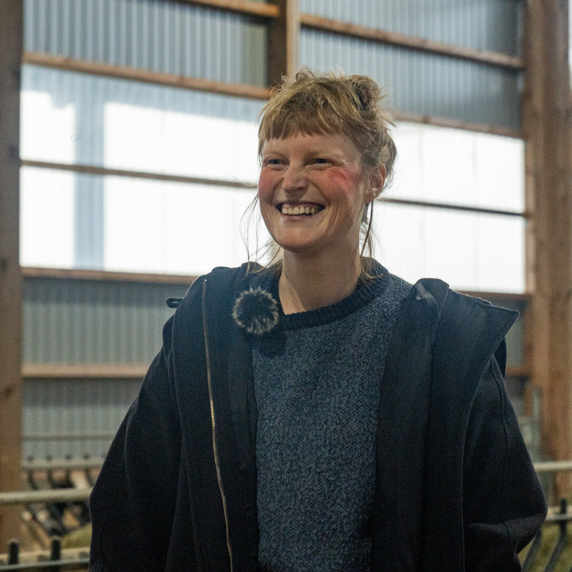 Simone im Schafstall 