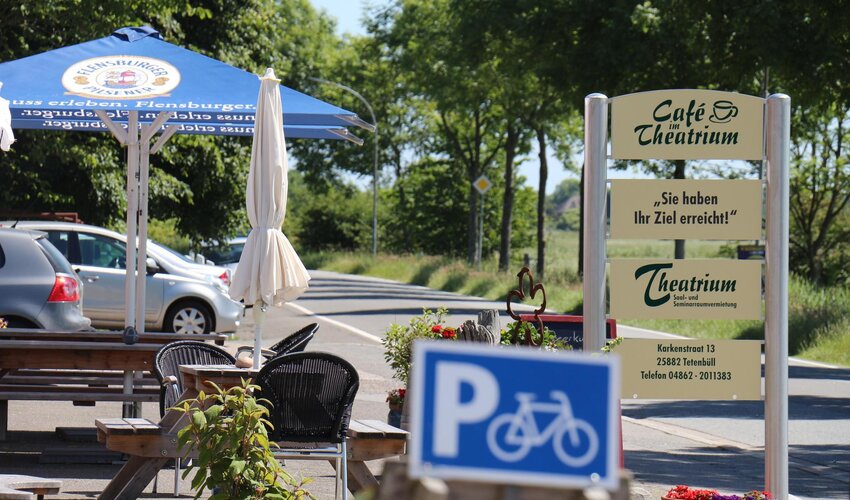 Außenbereich des Café Theatrium in Tetenbüll