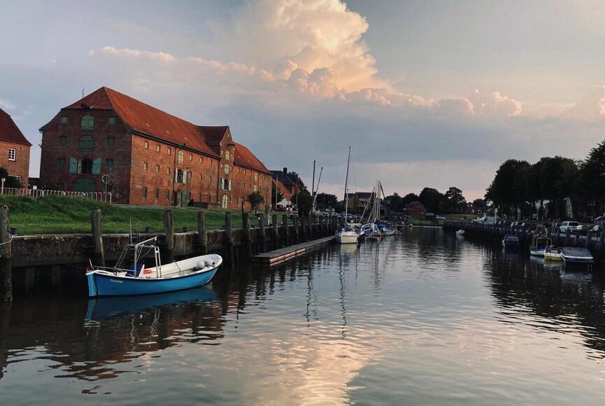 Schiffe im alten Tönninger Hafen