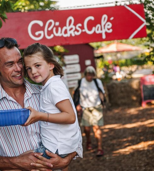 Familie beim Glückscafe
