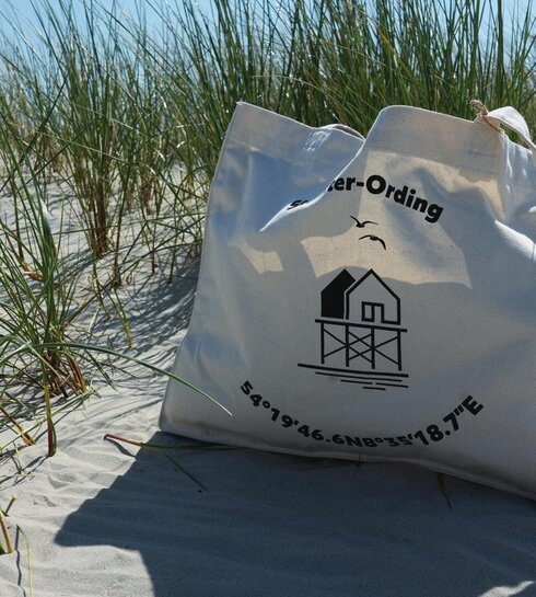 Strandtasche aus Jute mit Pfahlbau Aufdruck 