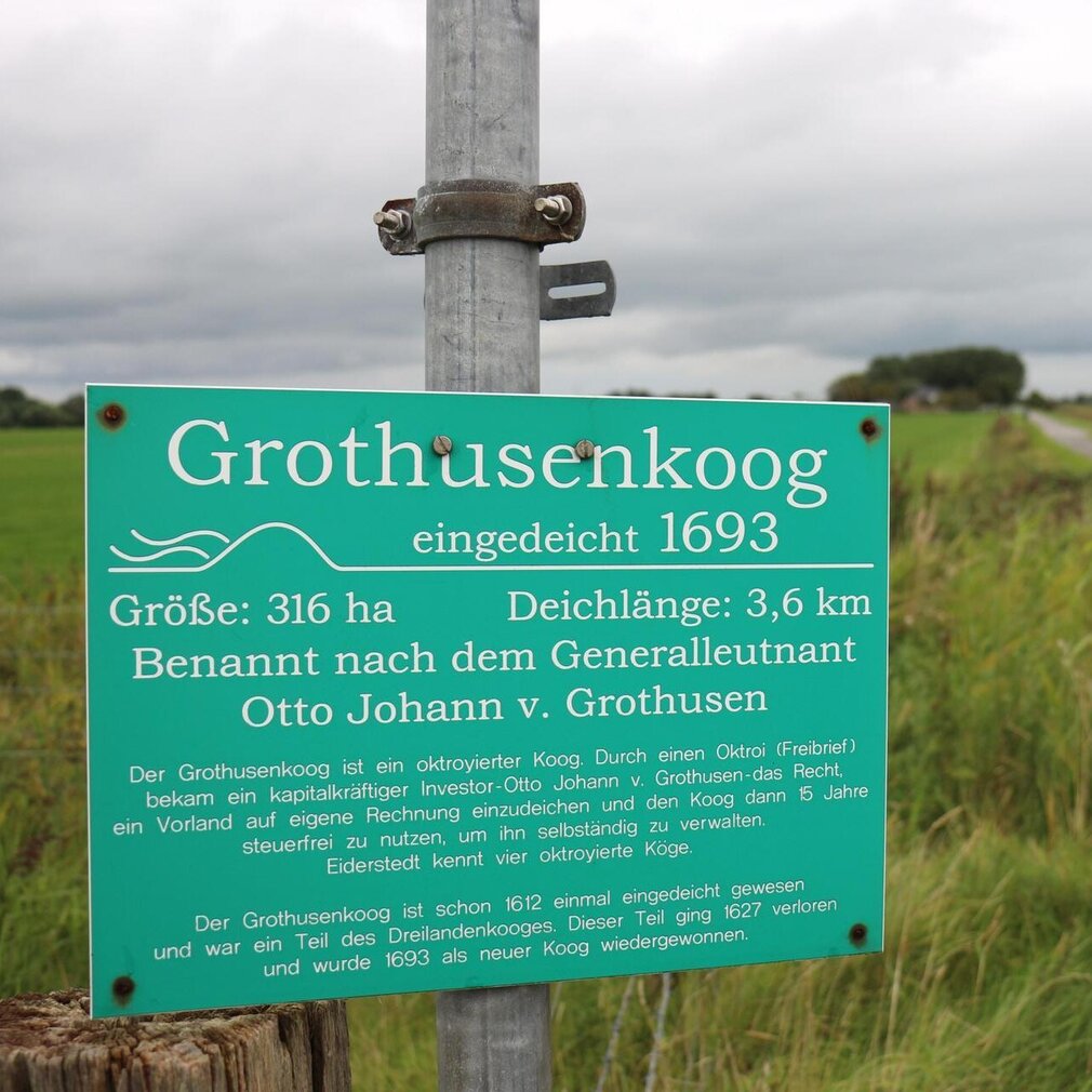 Infotafel im Grothusenkoog