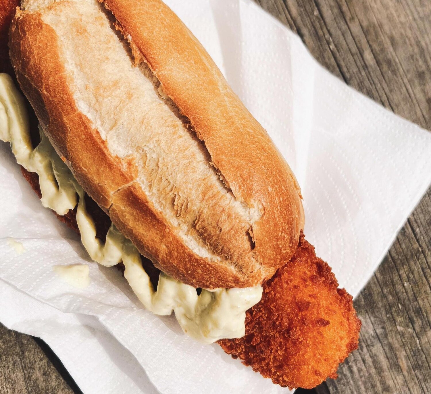 leckeres Backfischbrötchen vom Imbiss am Deich