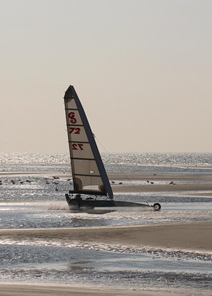 Strandsegler während der Fahrt