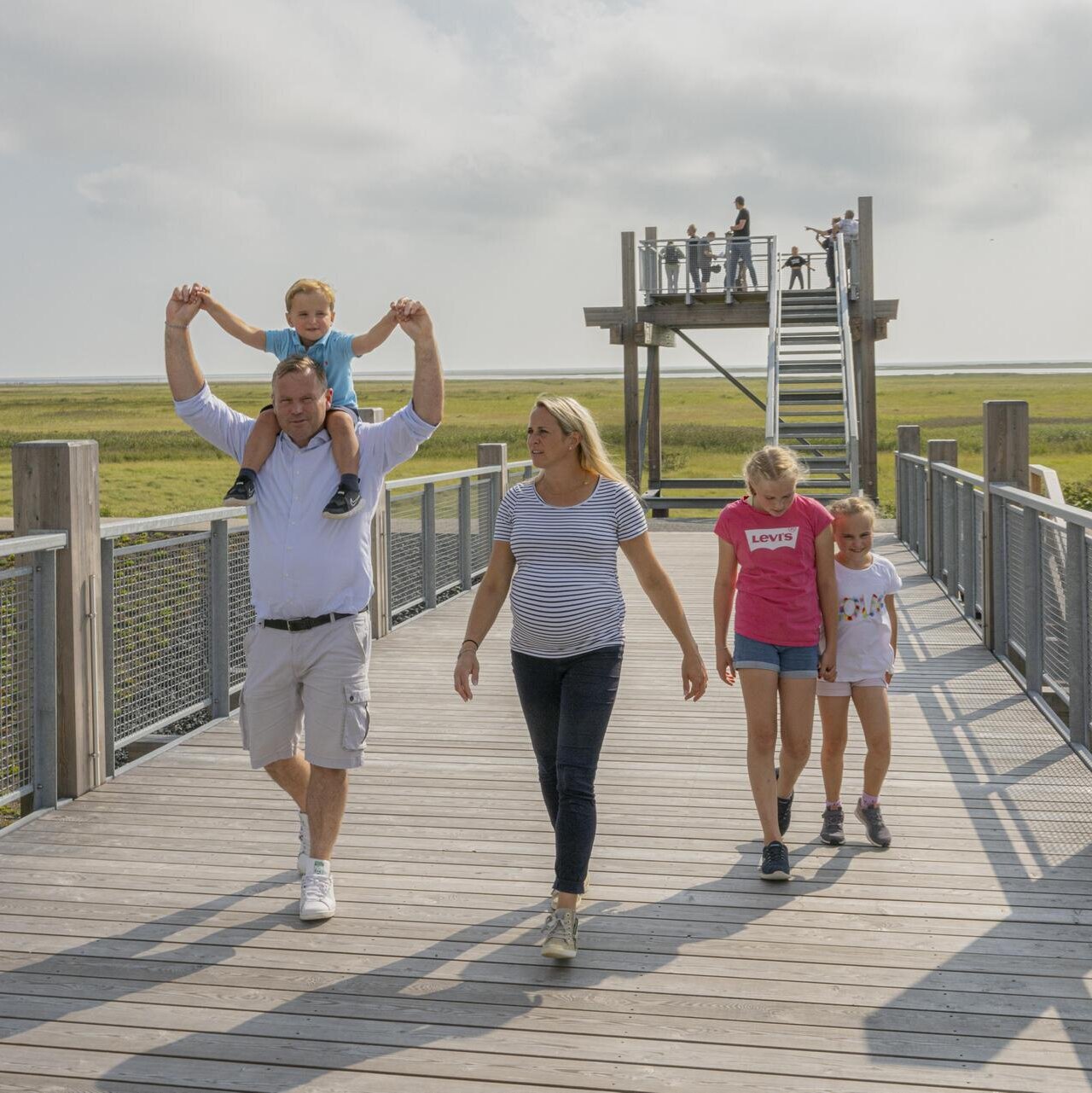 Familie auf der Erlebnis-Promenade