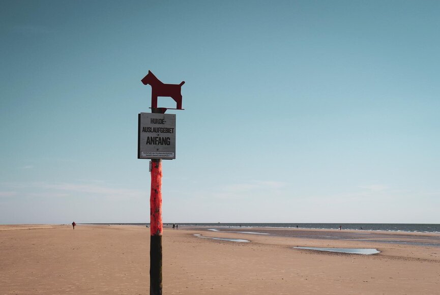 Beschilderung des Hundesauslaufgebiets