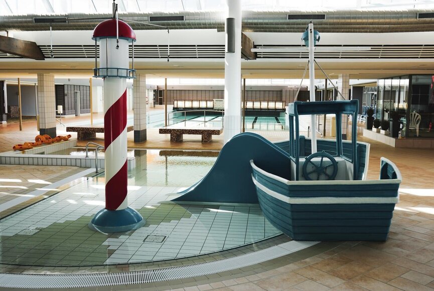 Piratenschiff mit Rutsche zum Spielen