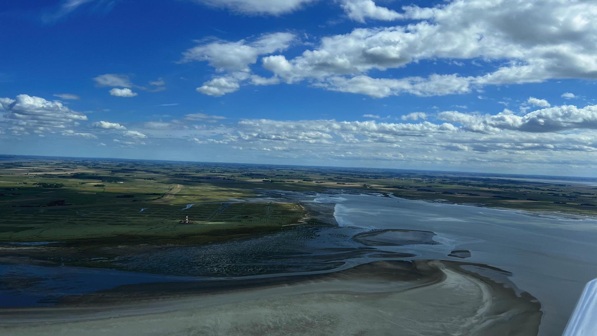 Luftaufnahme der Halbinsel Eiderstedt mit dem Westerhever Leuchtturm