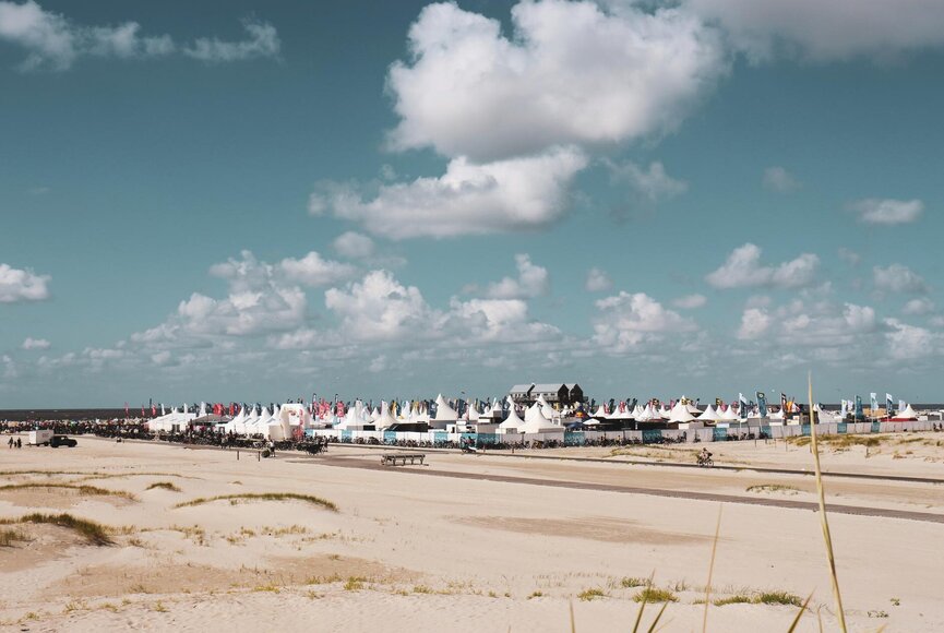 Zelte auf dem Eventgelände Ording