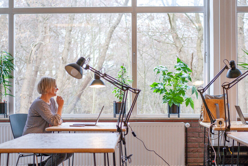 sympathische Dame im Coworking Space im Mindspot