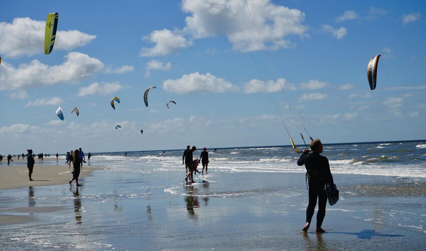 Teilnehmer der Multivan Kitesurf Masters am Ordinger Strand