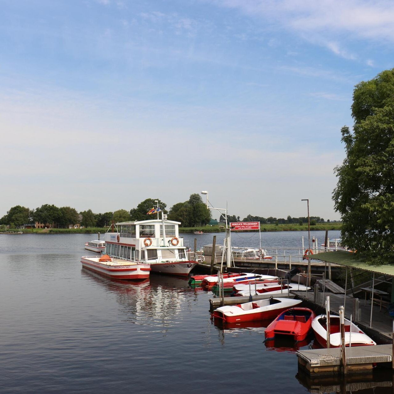 Anleger eines Bootsverleihs