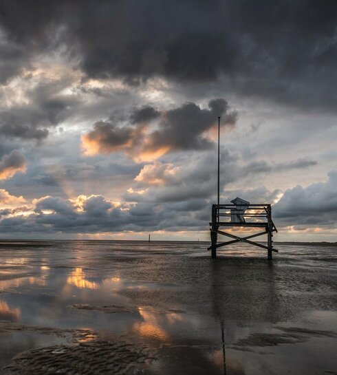 Pfahlbau im Wattenmeer