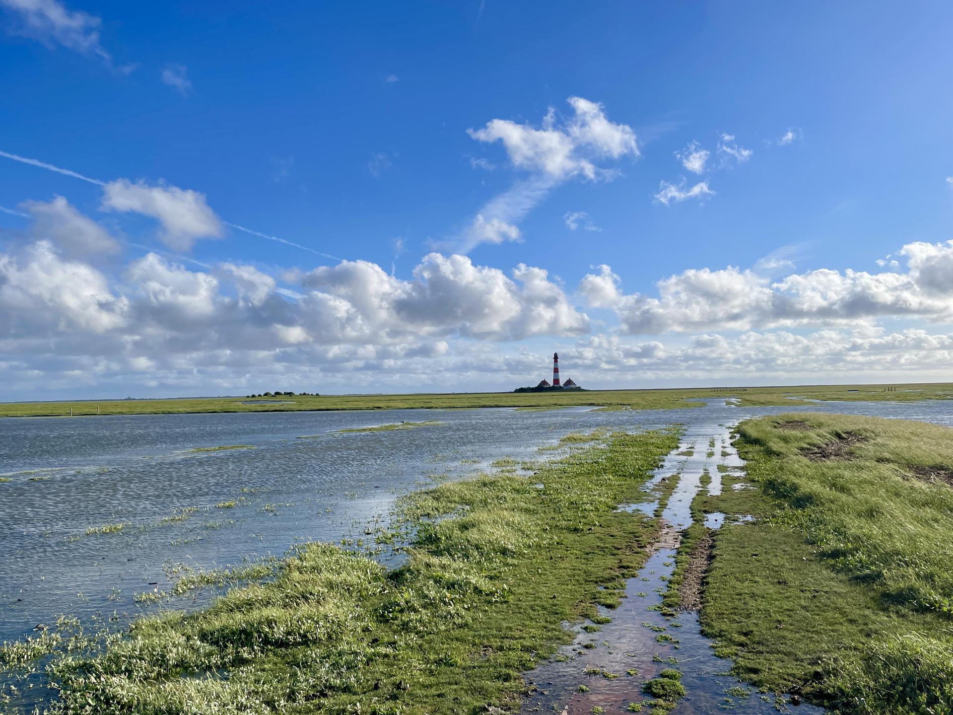 Westerhever Leuchtturm mit Wasser