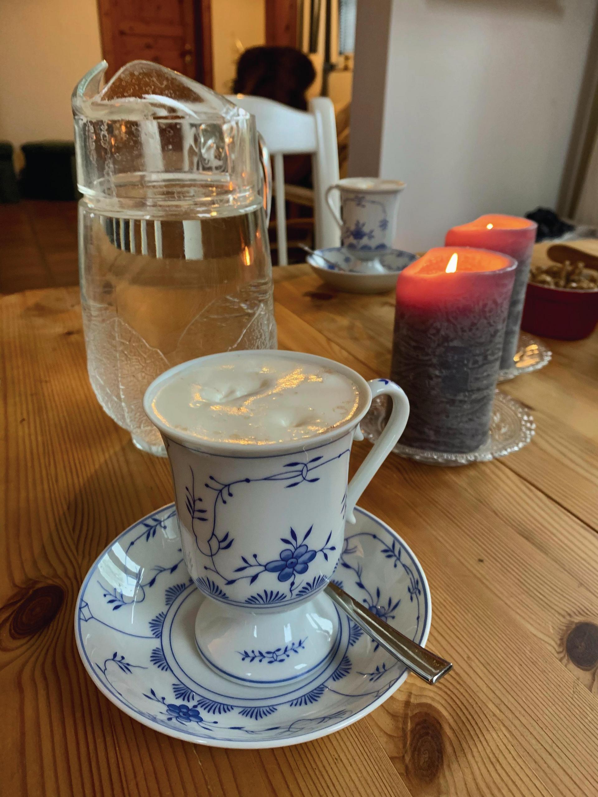 Pharisäer in einer typisch friesischen Tasse